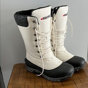 Baffin Cream and Black Snow Boots